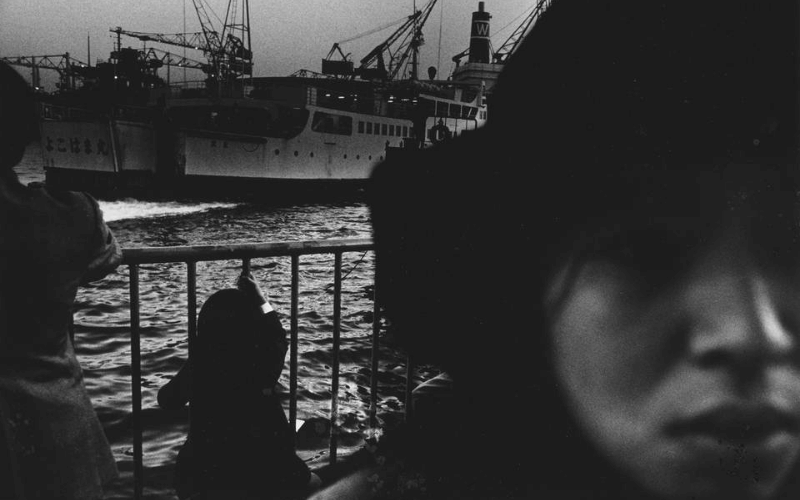 Foto: "Um porto e um navio", 1972 - Daido Moriyama